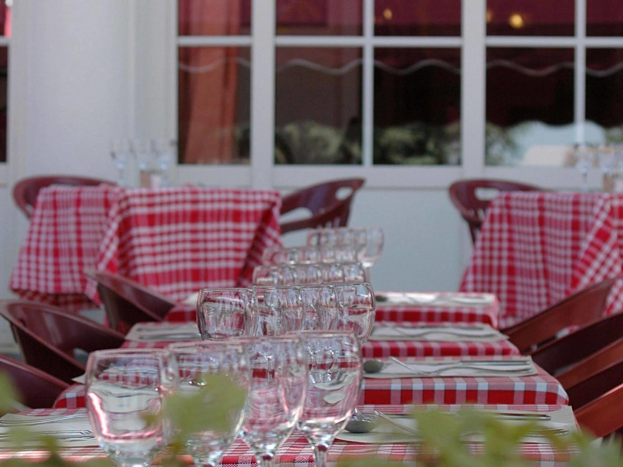 Le Chalet De La Foret Hotel 3 Etoiles Et Restaurant Вьерзон Экстерьер фото