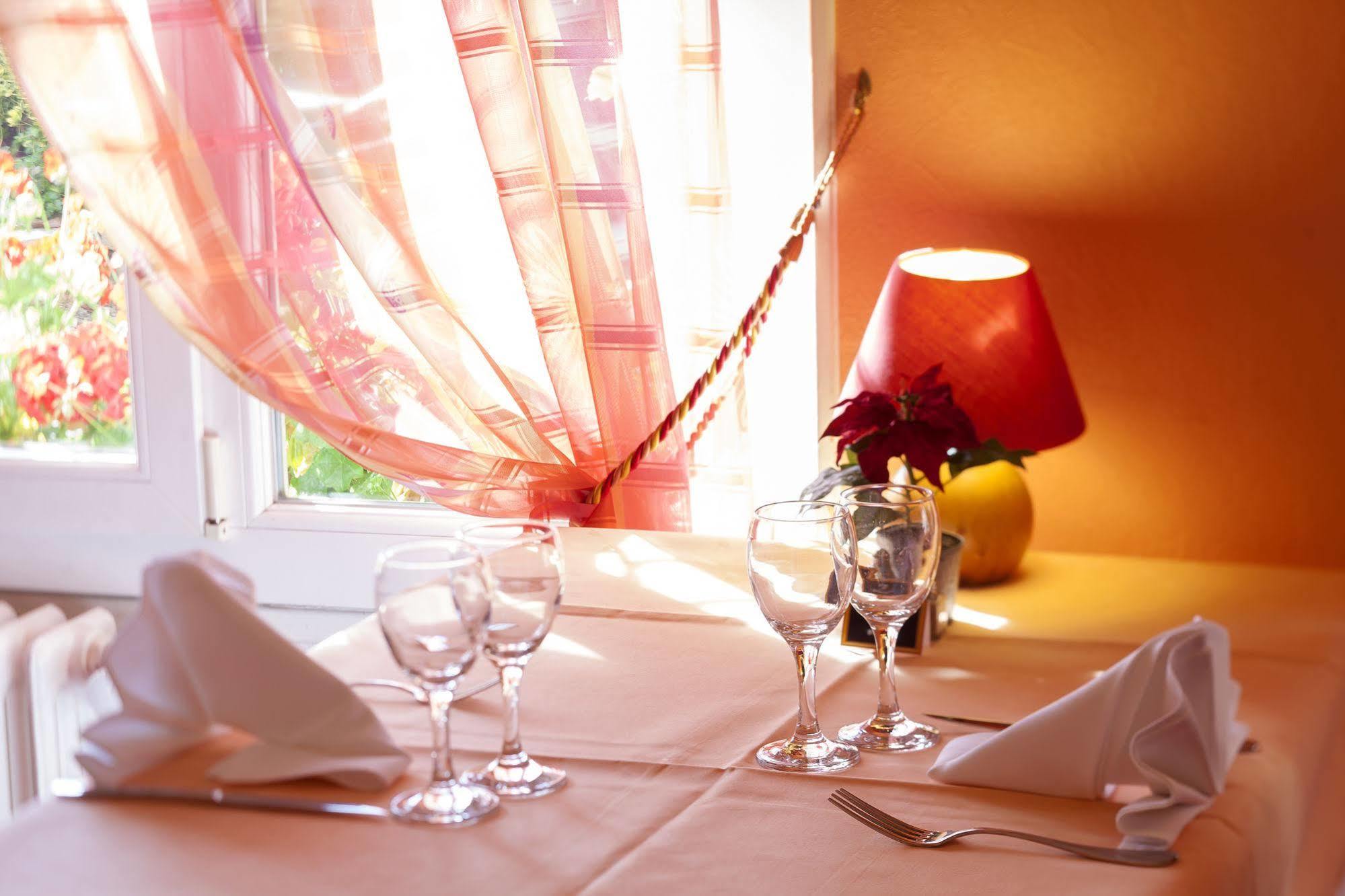Le Chalet De La Foret Hotel 3 Etoiles Et Restaurant Вьерзон Экстерьер фото